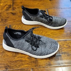 NWOT Anna Slip on Sneakers Size 6